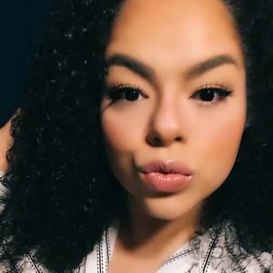 Meet your Posher, Noemi